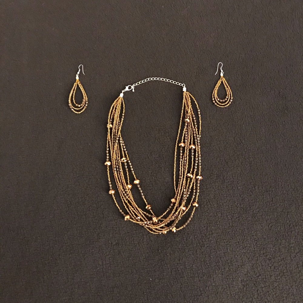 Set Necklace 8 strands & Earrings 3 strands